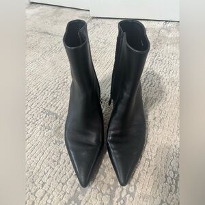 Vince leather Black Ankle Boots women’s size 40 excellent condition